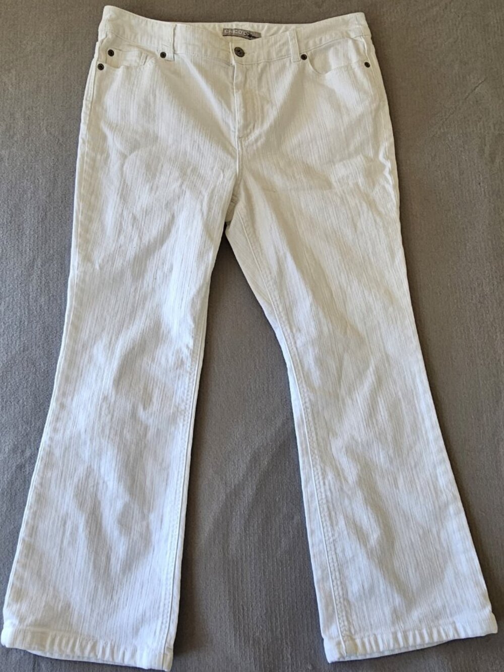 Chicos Platinum Jeans Womens White Size 2 Short Textured Bootcut.